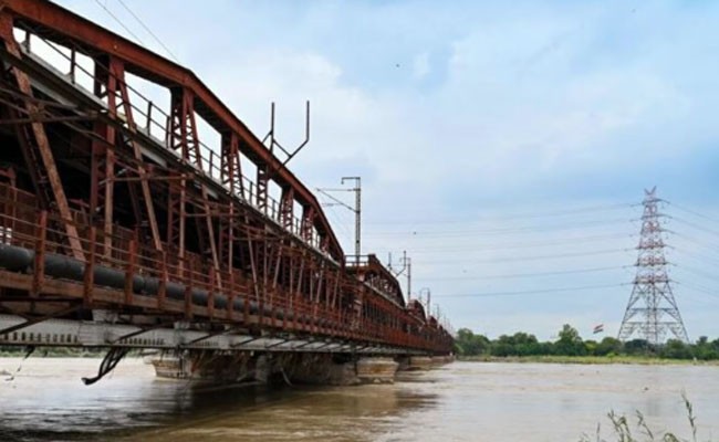 यमुना का जलस्‍तर दिल्‍ली में खतरे के निशान से ऊपर, बाढ़ का खतरा! हिमाचल की बारिश से जल स्तर में वृद्धि